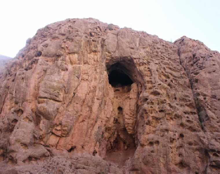 غار پهلوان و دره تنگه تیگاب