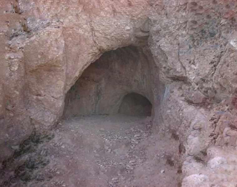 غار پهلوان و دره تنگه تیگاب