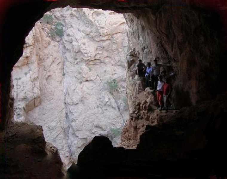 غار پهلوان و دره تنگه تیگاب