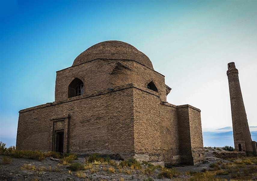 محوطه تاریخی سنگ بست و مقبره ارسلان جاذب