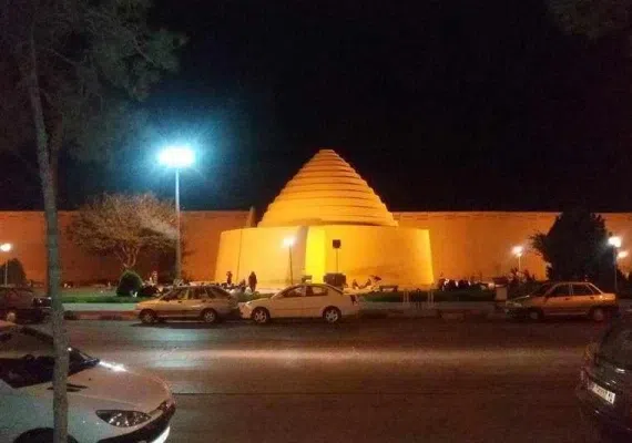 یخدان مویدی