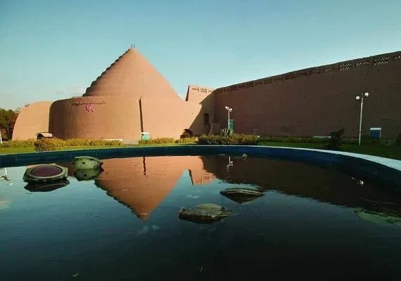 یخدان مویدی