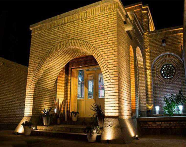 آرامگاه حکیم نزاری بیرجند