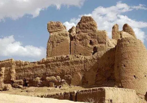 غار ها و پناهگاه های قلعه بزی شهرستان مبارکه