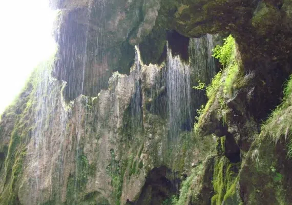 آبشار باران کوه