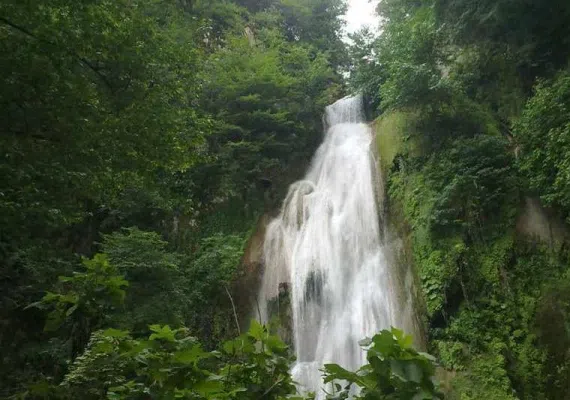 مجمومه آبشارهای لوه، آبشارهای پله ای ایران