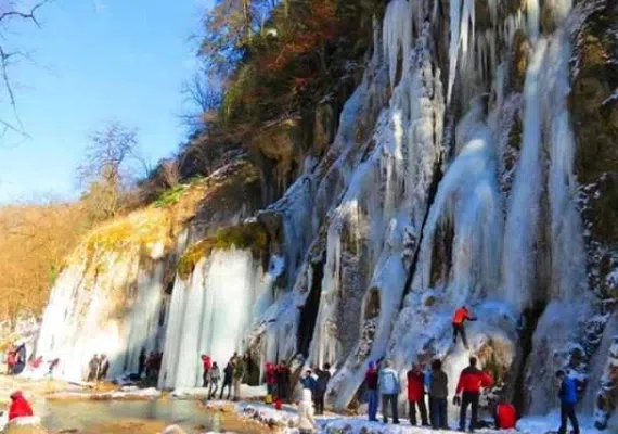 آبشار باران کوه