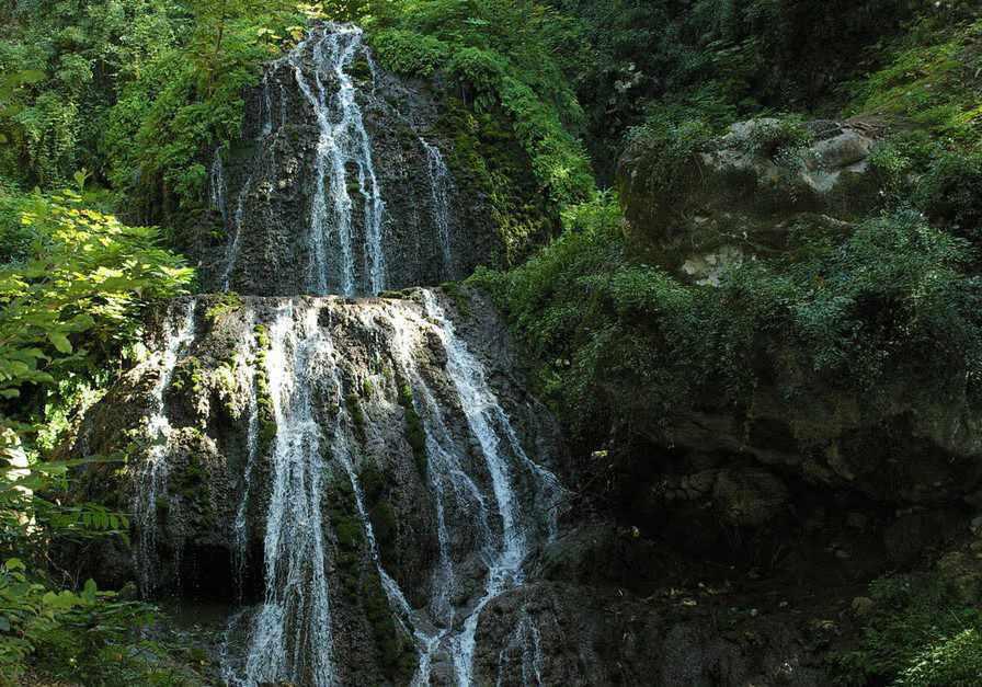 آبشار لاشو کجاست