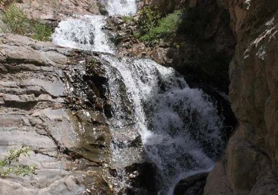 آبشار برگ جهان