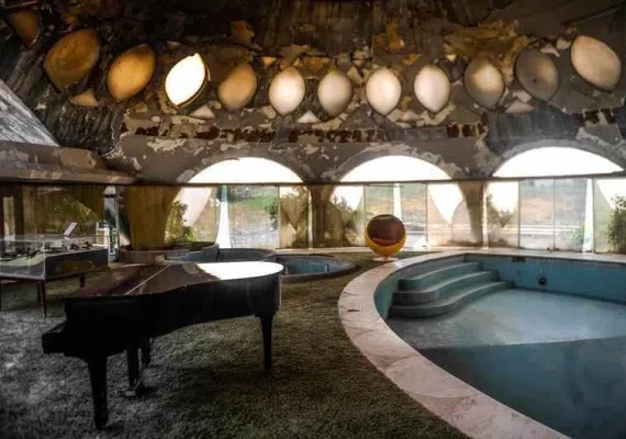 کاخ مروارید، معماری منحصربفردی به شکل صدف