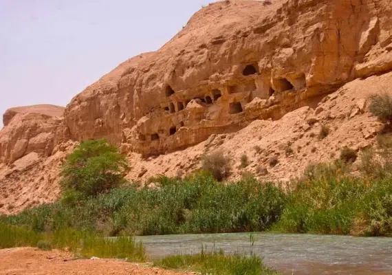 غار چهل خانه