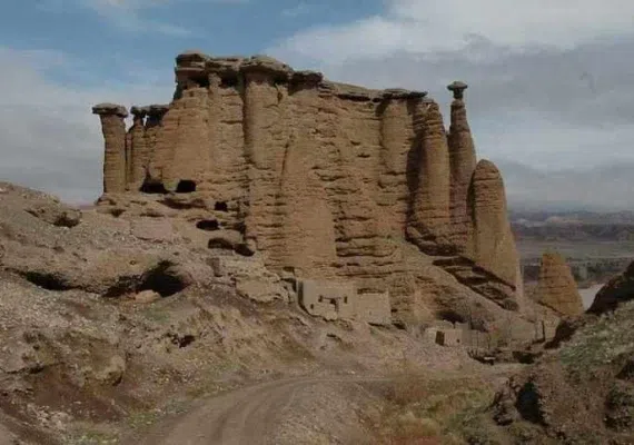 دود کش جن، بازی باد و خاک