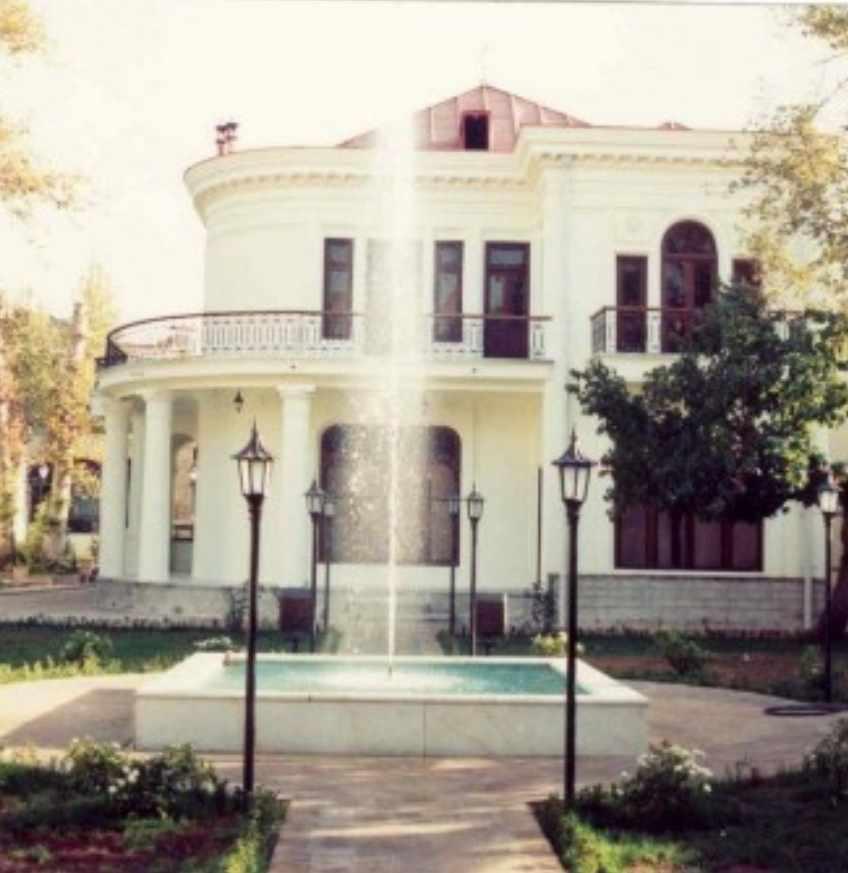 موزه زیبای هنرهای ملی ایران یا حوضخانه باغ گلستان