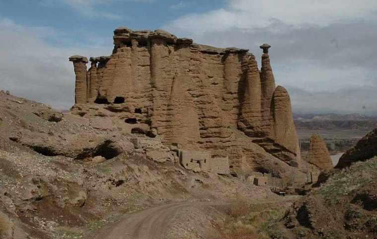 دود کش جن، بازی باد و خاک