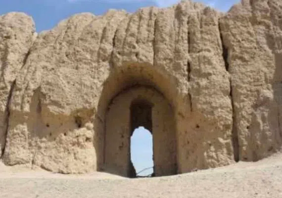 قلعه بی مانند خشت خام ایرج