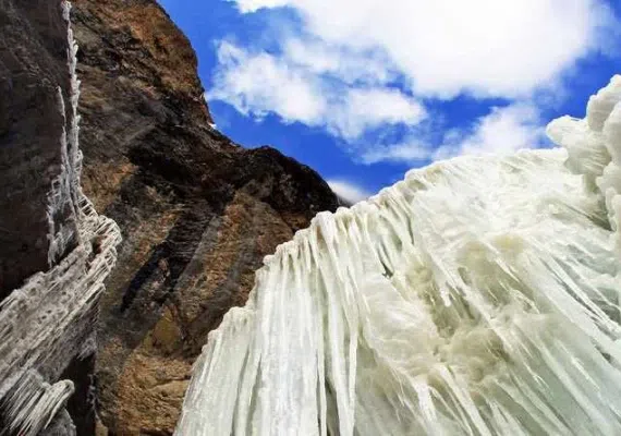 آبشار سنگان، آبشاری چهار فصل