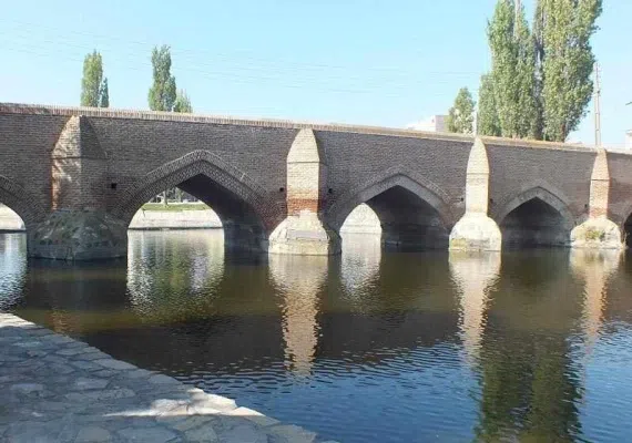 پل پنج چشمه( بش گوزلی کورپی) بناب