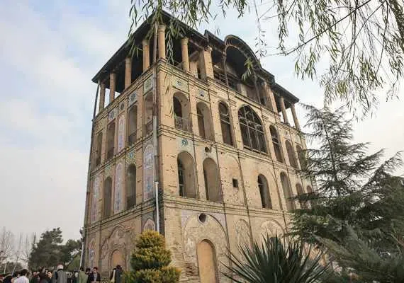 کاخ عشرت آباد، کاخی که سرنوشت خوبی نداشت!!!!