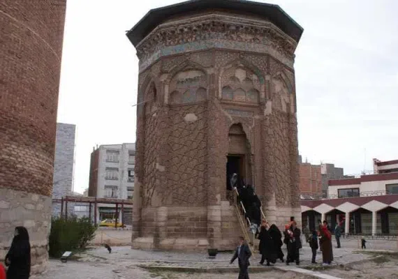 گنبد کبود مراغه