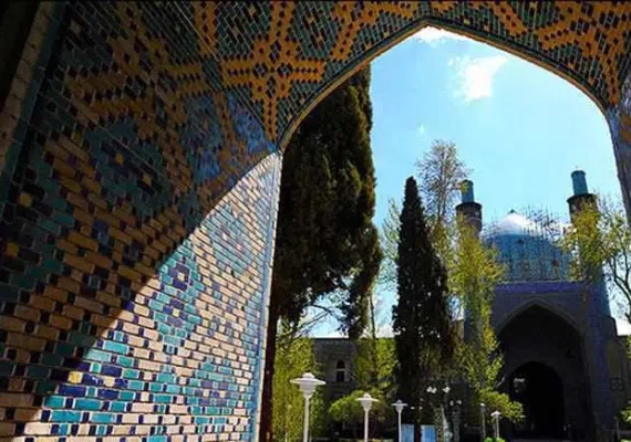 مدرسه چهار باغ اصفهان