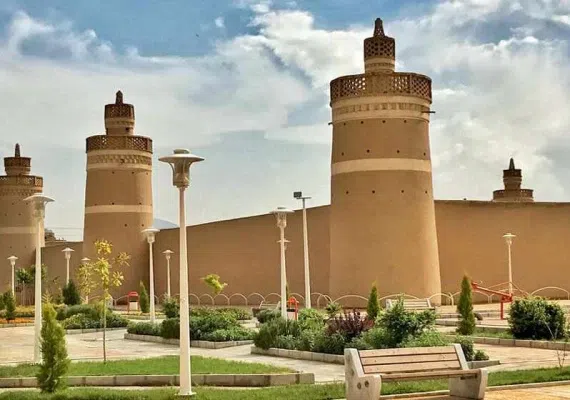 ارگ شیخ بهایی، هفت برج خارون