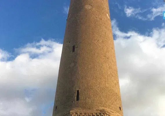 مناره گلپایگان، فانوسی در پهنه صحرا