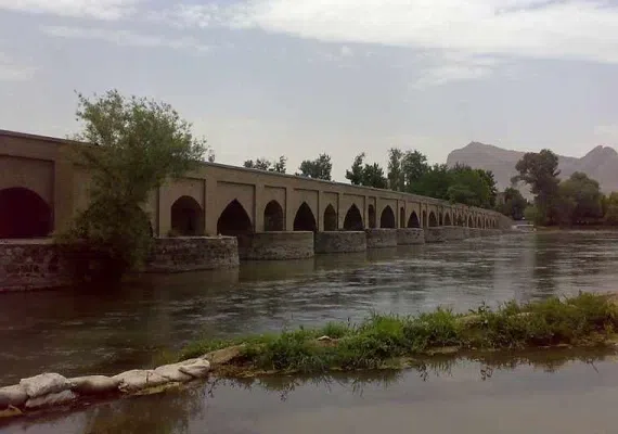 پل مارنان اصفهان، پل باستانی بر روی زاینده رود