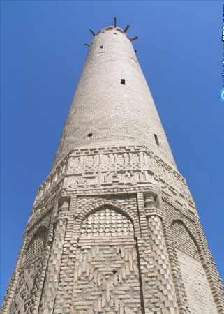 مناره گلپایگان، فانوسی در پهنه صحرا