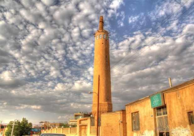 مناره گلپایگان، فانوسی در پهنه صحرا