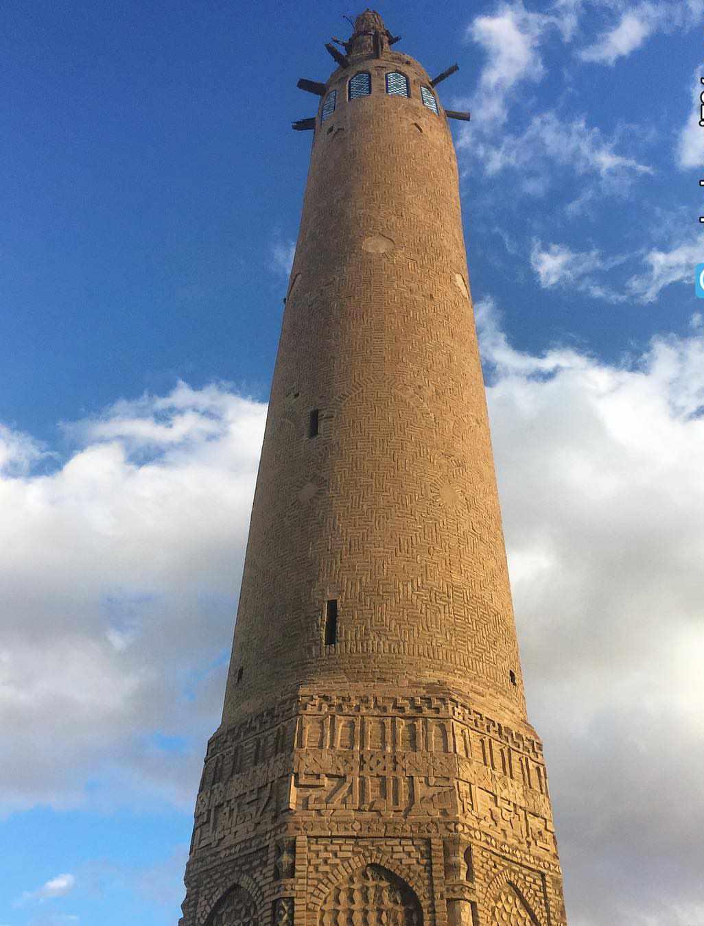 مناره گلپایگان، فانوسی در پهنه صحرا