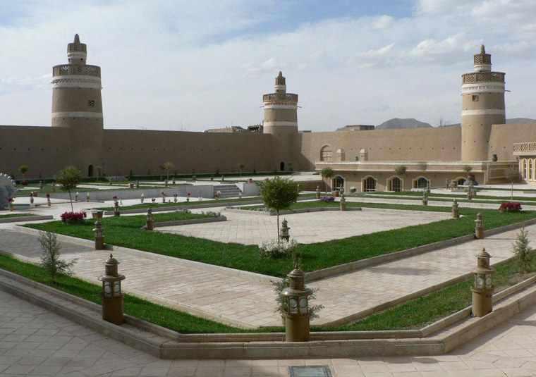 ارگ شیخ بهایی، هفت برج خارون
