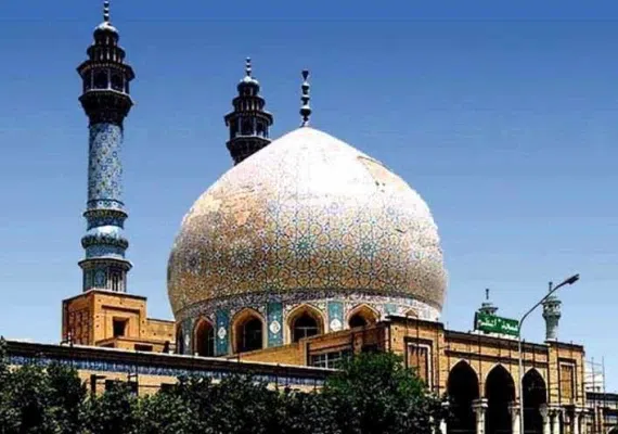 مسجد اعظم قم، صاحب عظیم ترین لوستر جهان