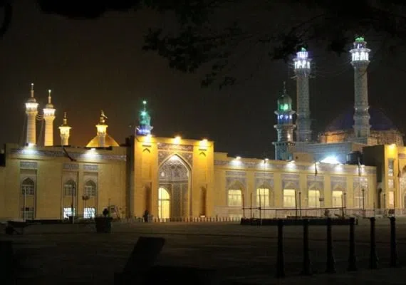 مسجد اعظم قم، صاحب عظیم ترین لوستر جهان