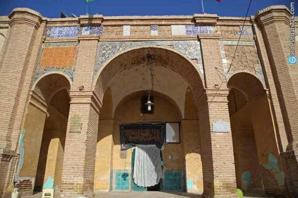آستان شش امامزاده قمرود، نمایی از تاریخ کهن