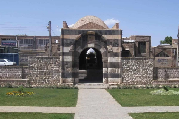 دروازه سنگی خوی