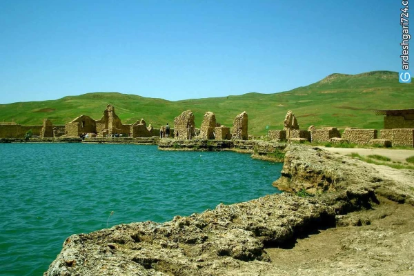 تخت سلیمان، معبد آناهیتا