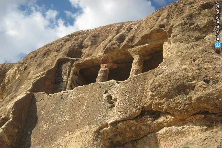 غار فخریگاه، فقرگاه