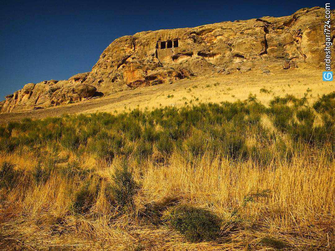 غار فخریگاه، فقرگاه