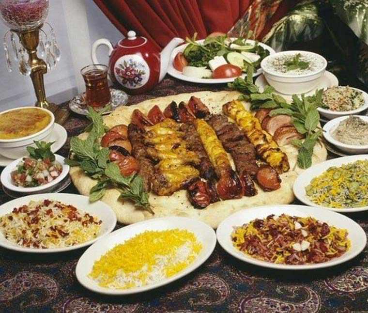 مجتمع تجاری تفریحی سیرنگ، تنها رستوران گردان استان قم