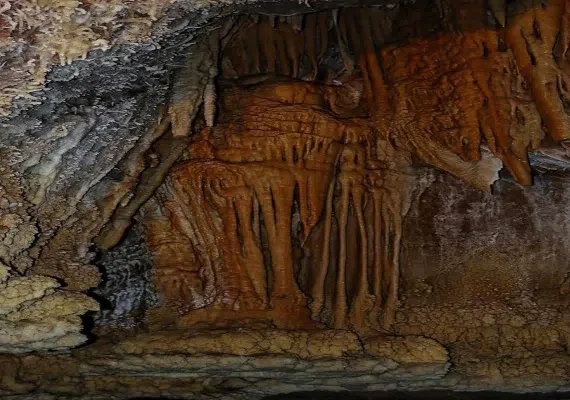 غار سراب همدان